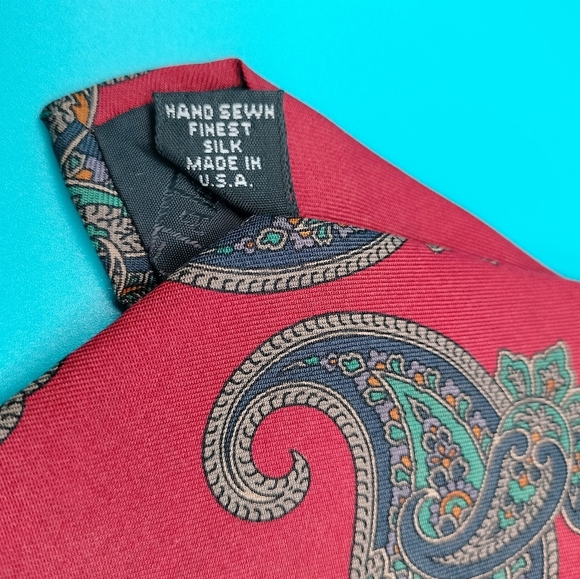 Robert Talbott Men's Silk Necktie Tie Red Paisley Handsewn Made in USA Classic T - Picture 2 of 7